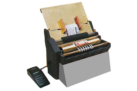 Encoladora de etiquetas y precintas fiscales Gluematic