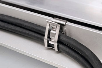 Clips metálicos para sujetar cables a placas solares