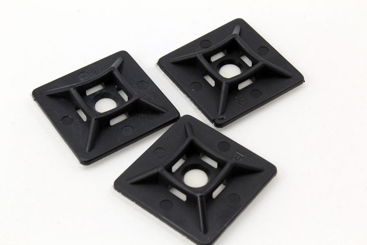 Bases plásticas autoadhesivas negras para bridas de nylon