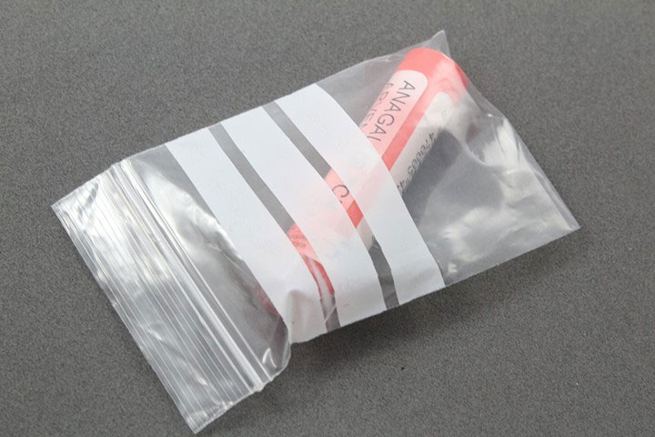 Bolsas con autocierre a presión y bandas para escritura