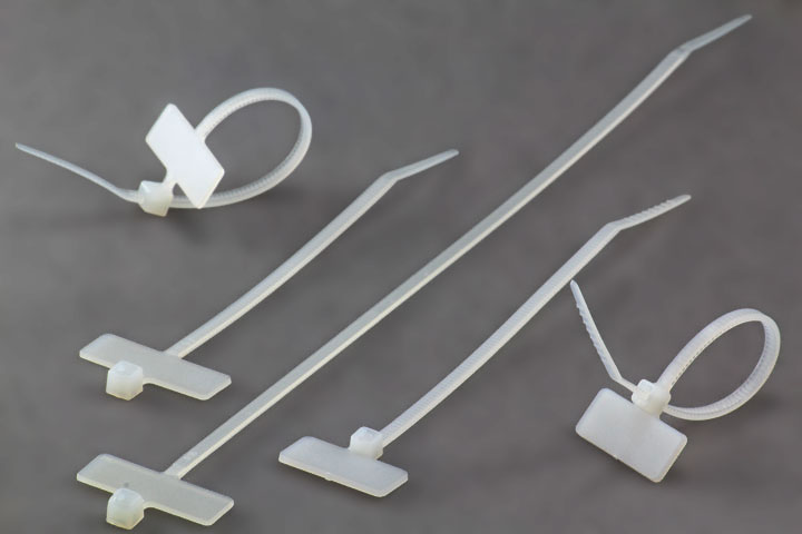Bridas de nylon con etiqueta