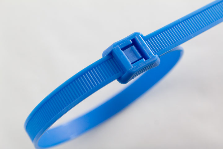 Bridas  parques infantiles, colores azul, verde, amarillo y rojo