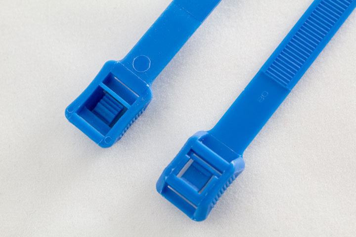 Bridas  parques infantiles, colores azul, verde, amarillo y rojo