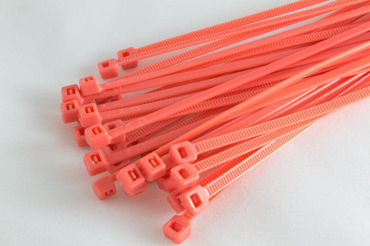 Bridas de nylon de color rosa