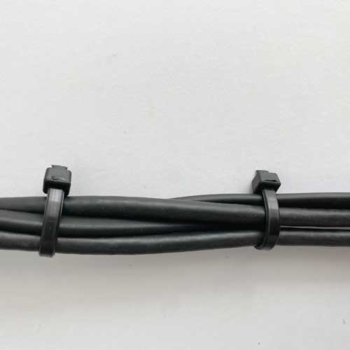 Bridas negras para cables en iluminación atística y decorativa