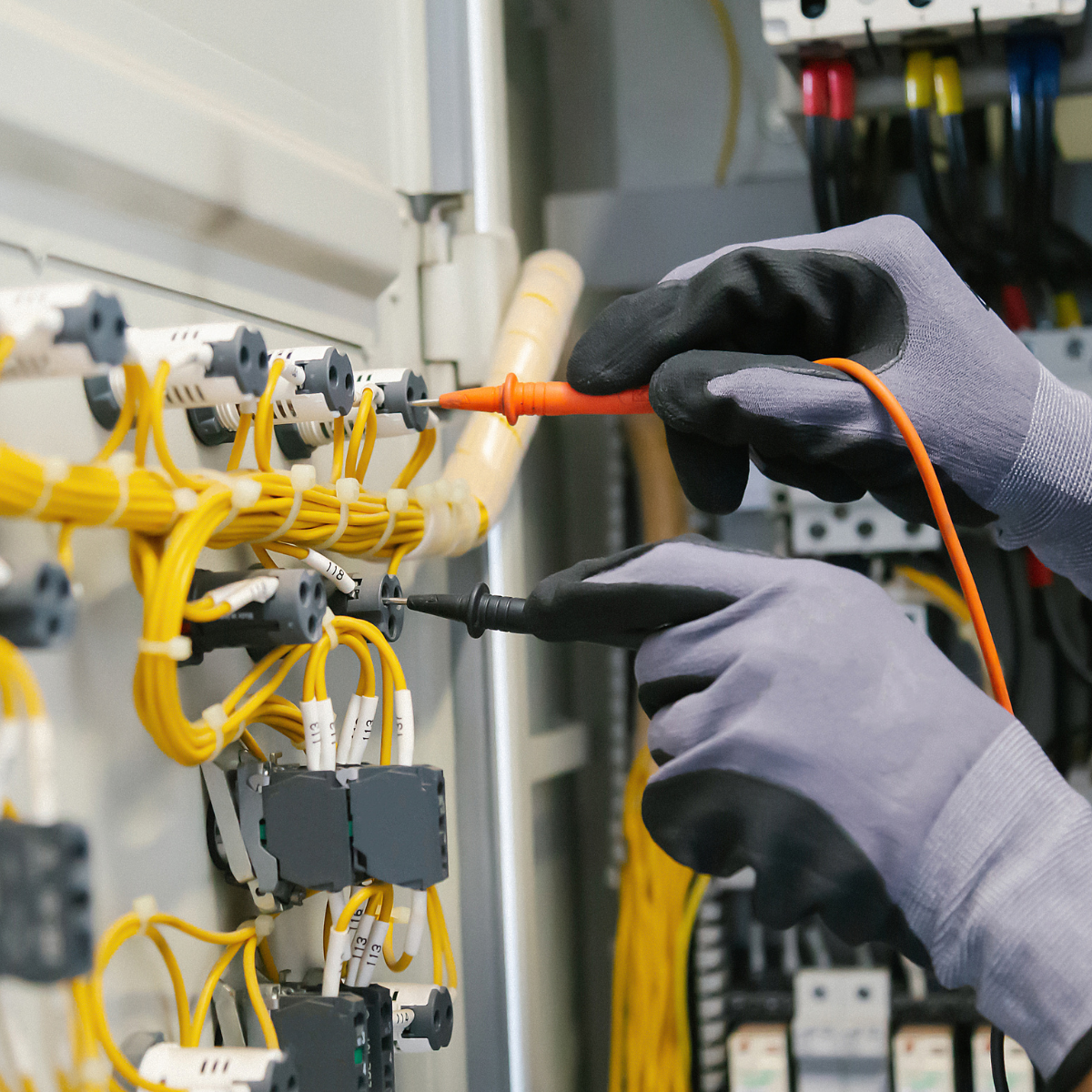 bridas para sector eléctrico y telecomunicaciones